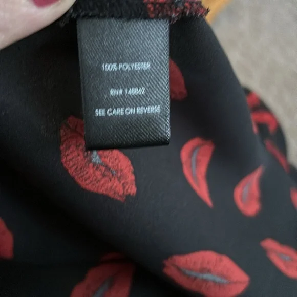 Torrid Blouse Size 3 Plus Size Lips Women’s Top Cold shoulder - Picture 8 of 9